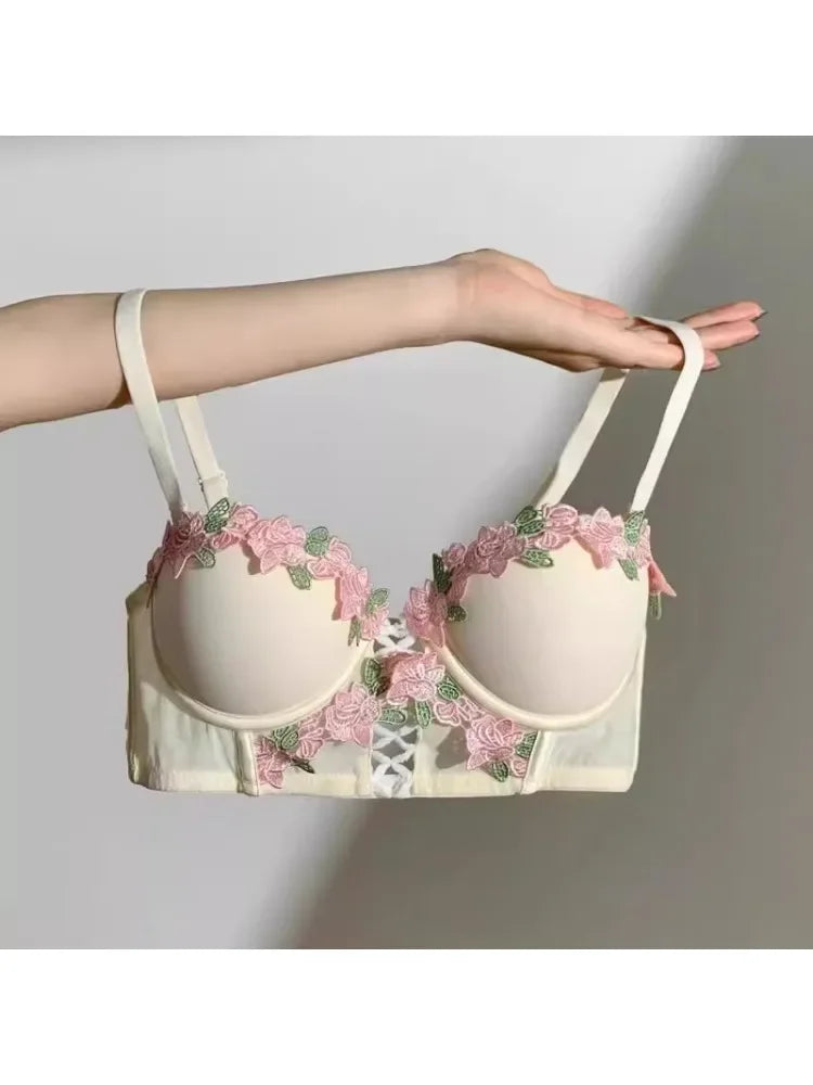 YUQI Wireless Push Up Bra for Small Bust - Floral Embroidery Anti-Sagging Vintage Cream Lace Lingerie Sweet & Sexy No Underwire