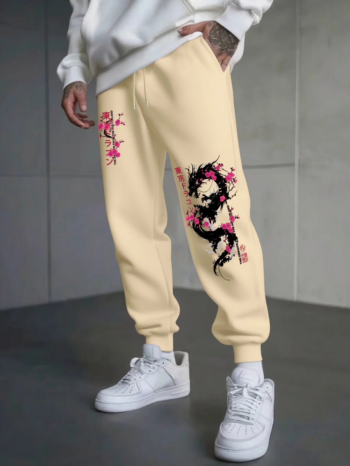 Japanese Dragon and Cherry Blossom Element Print Autumn and Winter Men's Fleece Casual Trousers for Jogging and Outdoor Sports