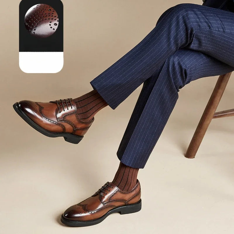 2024 Carved Block Leather Shoe Allmatch Business Dress Shoe Men Wedding Banquet Shoe Social Shoe Male British Luxury Men Shoe