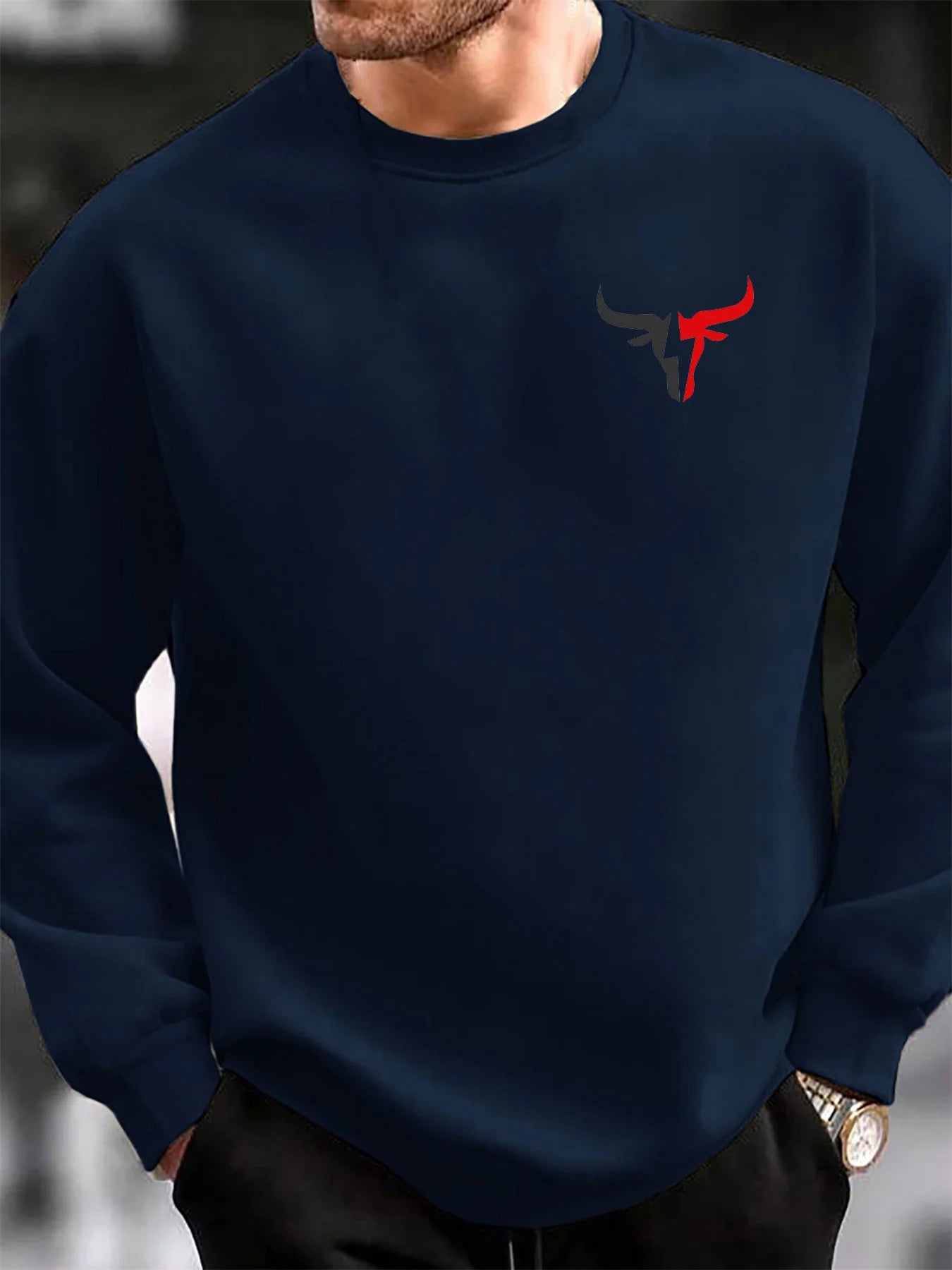 Men's autumn and winter casual loose fashion classic bull pattern printed long sleeved round neck sweatshirt