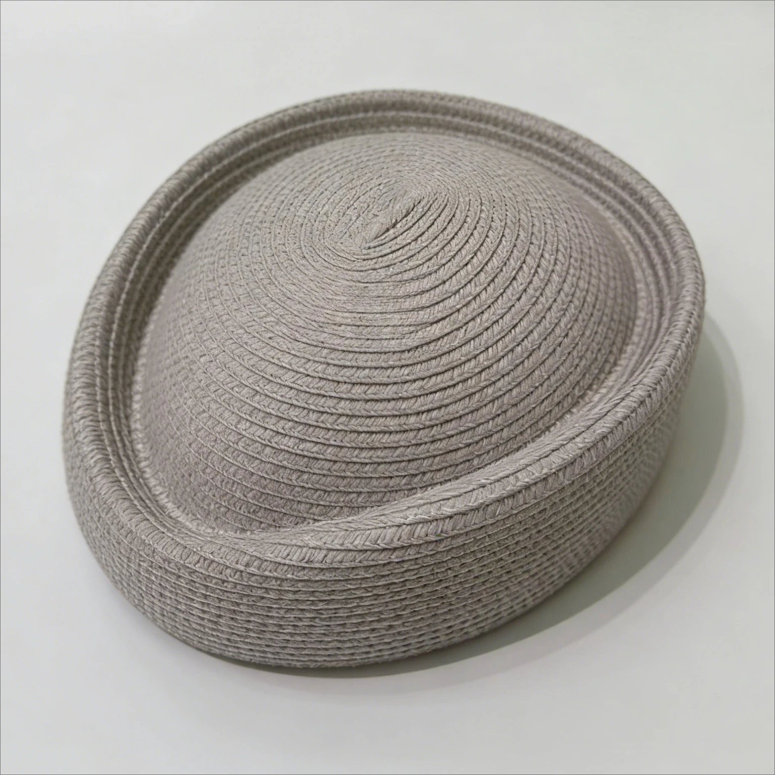 2026 New Summer Straw Fedoras Hats for Women Hostess Fashion Pillbox Hat Millinery Fascinator Designer Beret Hats Painter's Hat