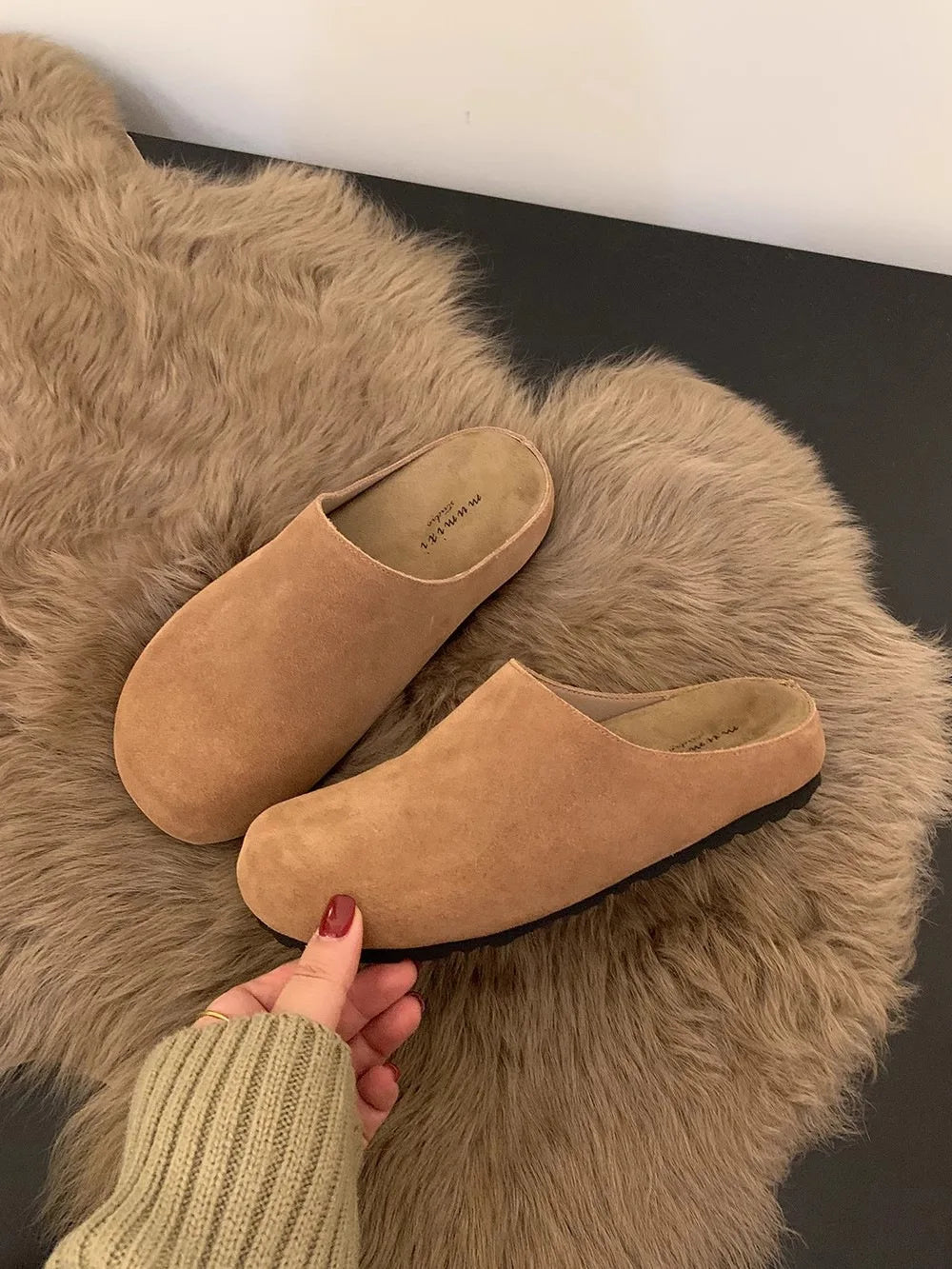 Crestar Fashion Flat Slippers For Women 2025 New Outdoor Cozy Soft Flat Mules Lady Retro Spring House Slides Antiskid Beach Shoe