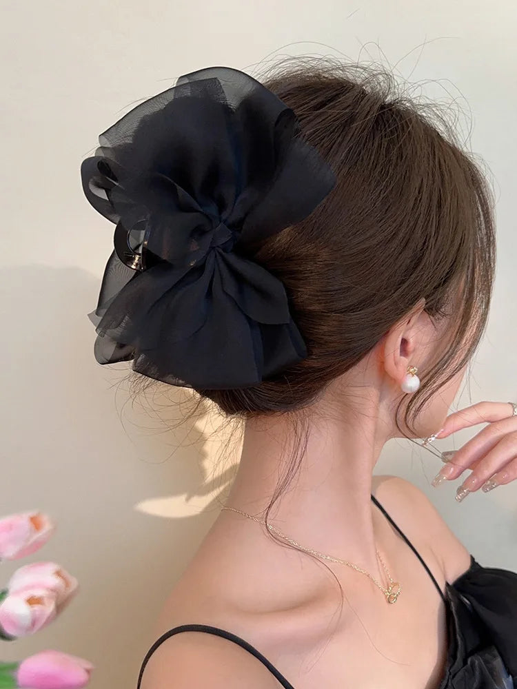 Mesh bow grab clip large hair clip shark clip headpiece on the back of the woman's head