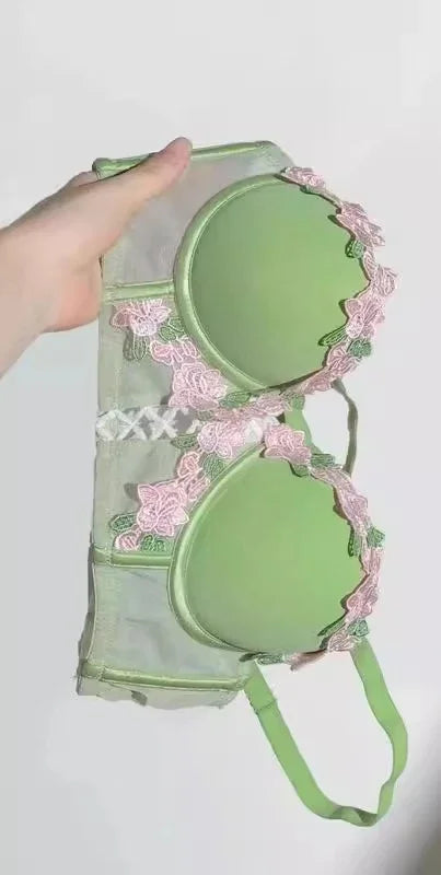 YUQI Wireless Push Up Bra for Small Bust - Floral Embroidery Anti-Sagging Vintage Cream Lace Lingerie Sweet & Sexy No Underwire