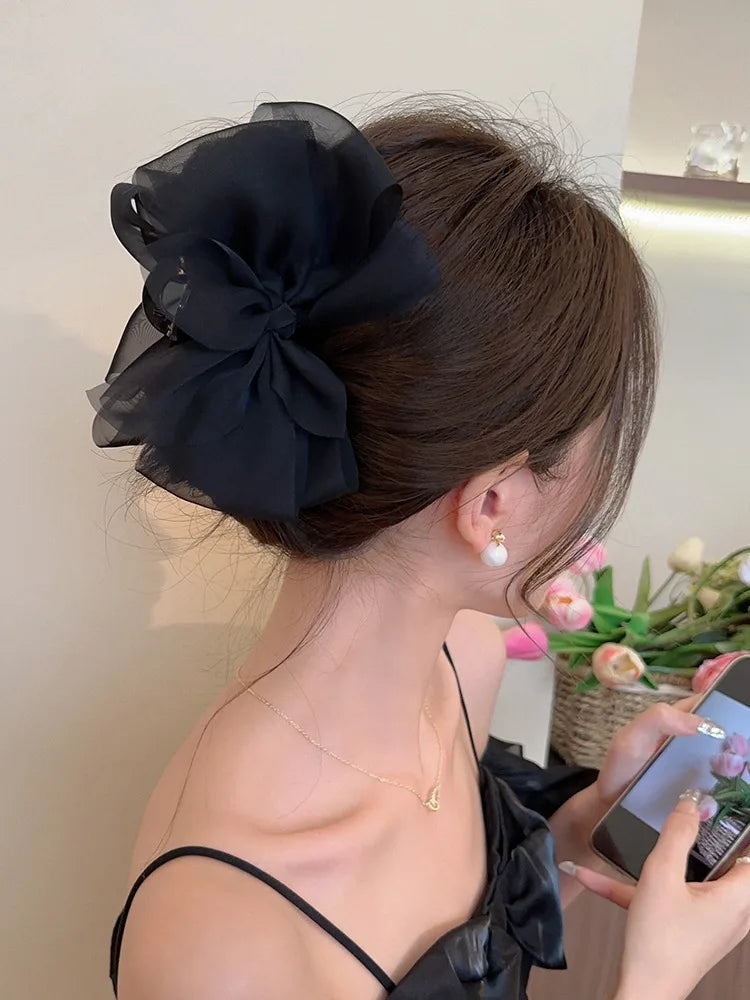 Mesh bow grab clip large hair clip shark clip headpiece on the back of the woman's head