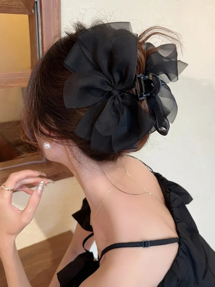 Mesh bow grab clip large hair clip shark clip headpiece on the back of the woman's head