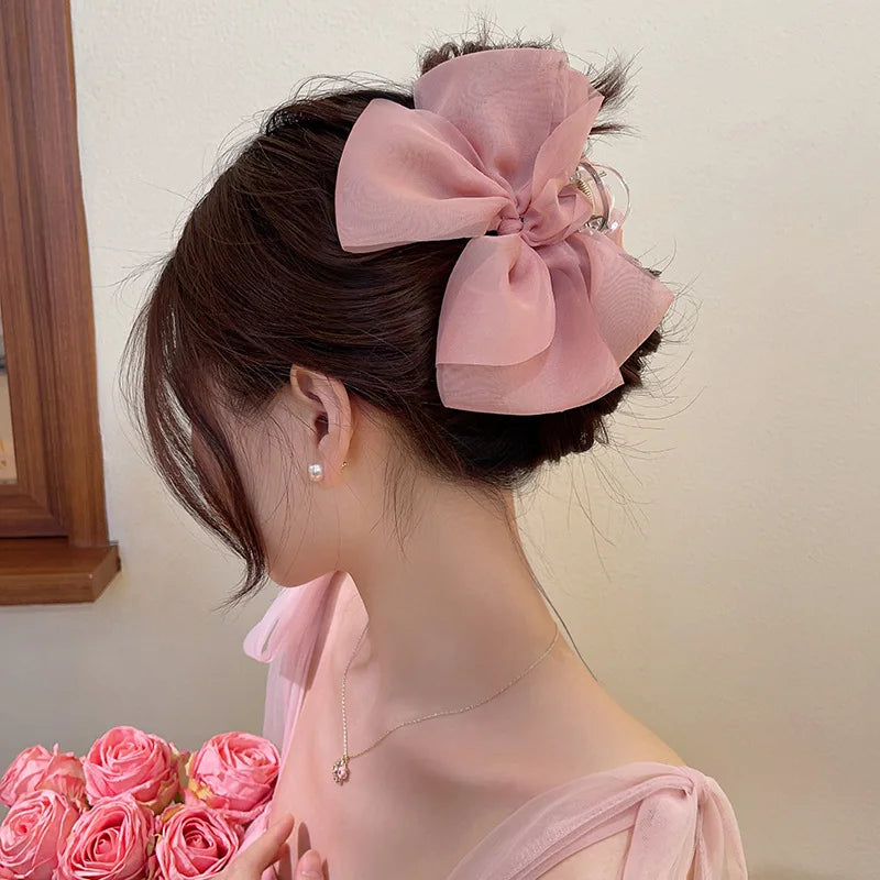 Mesh bow grab clip large hair clip shark clip headpiece on the back of the woman's head