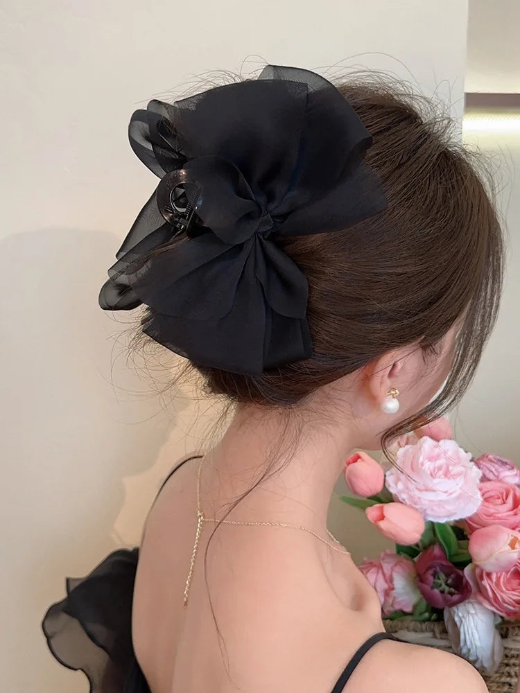Mesh bow grab clip large hair clip shark clip headpiece on the back of the woman's head