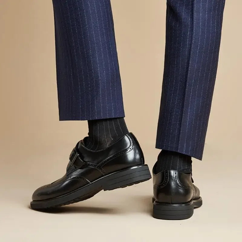 2024 Carved Block Leather Shoe Allmatch Business Dress Shoe Men Wedding Banquet Shoe Social Shoe Male British Luxury Men Shoe