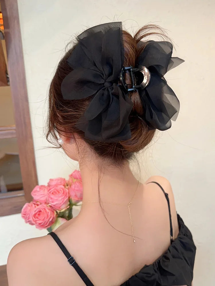 Mesh bow grab clip large hair clip shark clip headpiece on the back of the woman's head