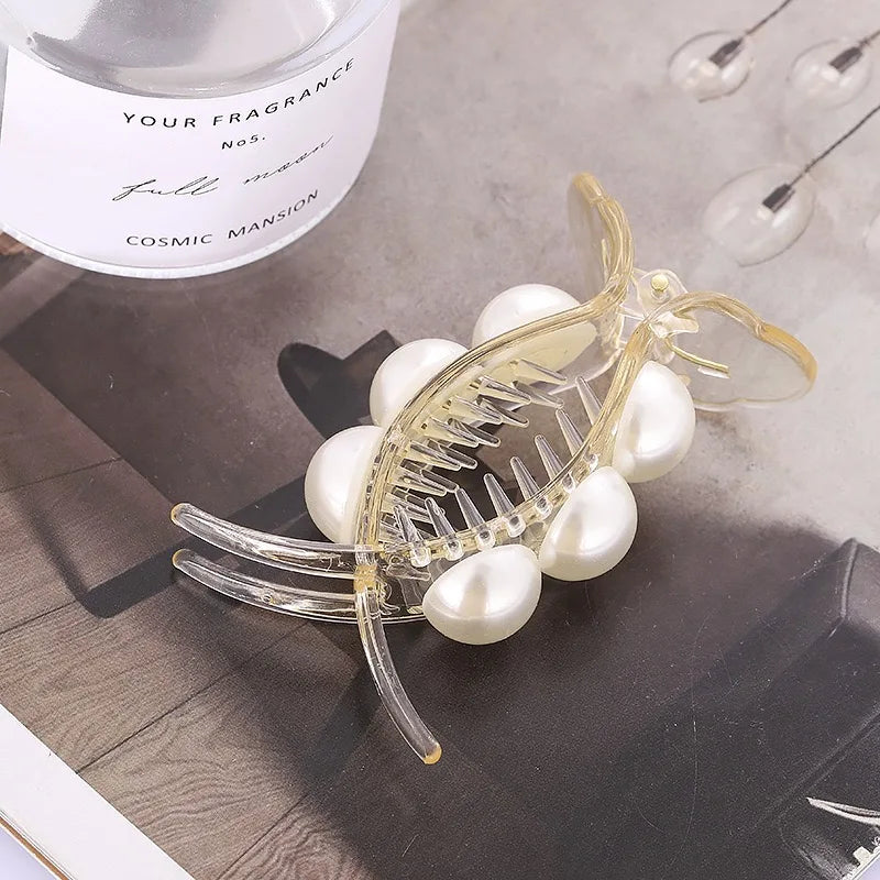 The new pearl back head hairpin grab shark clip is simple and versatile for daily wear