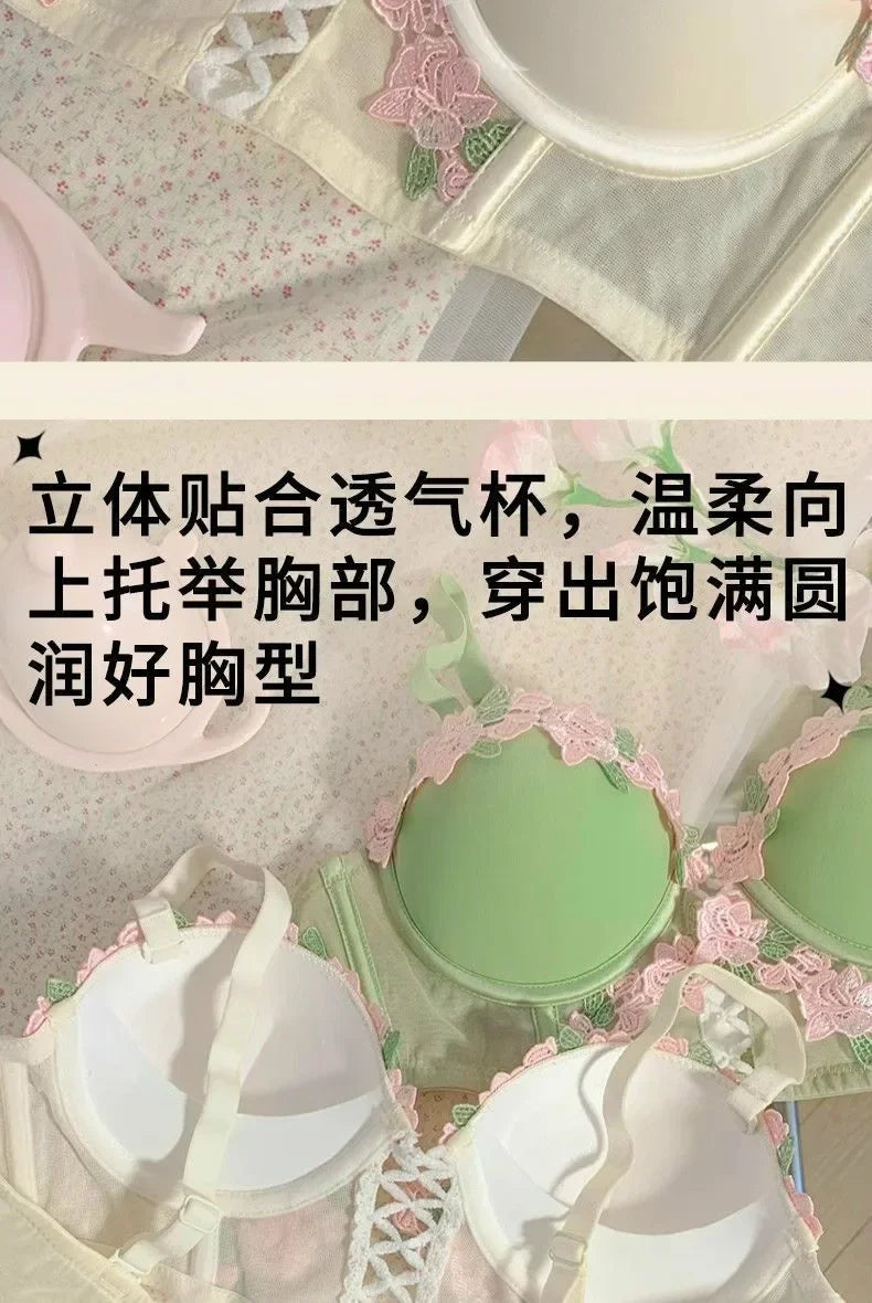 YUQI Wireless Push Up Bra for Small Bust - Floral Embroidery Anti-Sagging Vintage Cream Lace Lingerie Sweet & Sexy No Underwire